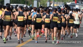사회적 거리 두기 안 되는 마라톤대회