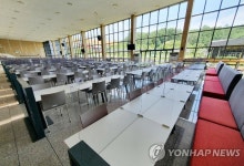 진천선수촌 식당 자리마다 설치된 칸막이