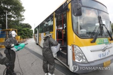 차고지 돌아온 시내버스 방역소독
