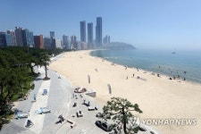 한산한 해운대해수욕장