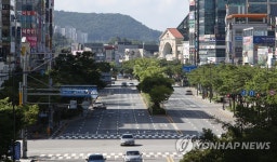 집 밖은 위험…한산한 광주 도심