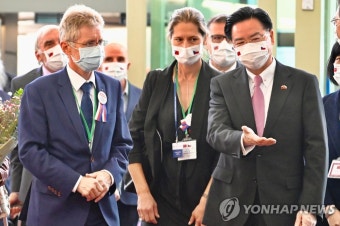'유럽 순방' 왕이 