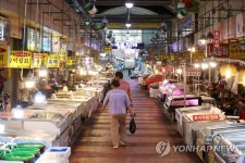 한산한 양동시장, 코로나19 여파