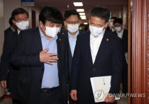 국무회의 참석하는 박능후 장관과 한상혁 방통위원장
