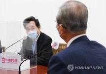 대화하는 민주당 이낙연-통합당 김종인