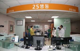 서북병원 병동 간호사실 방문한 서울시장 권한대행