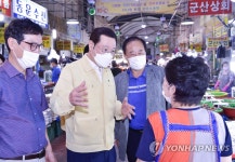 전통시장 찾은 이용섭 시장