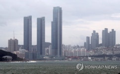 태풍 접근 해운대 고층 건물 긴장