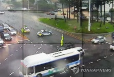 부산 미남로터리 차량 우회