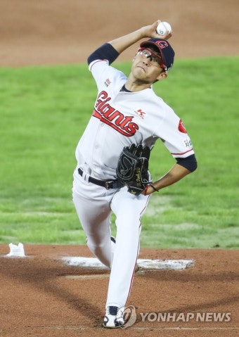롯데 선발투수 박세웅 역투