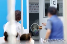 [속보] 서울 은평구 수색성당 4명 확진…다과·식사모임 확인