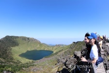 제주 한라산 백록담 만수