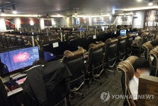 다시 문 연 PC방