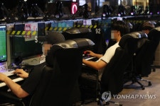 띄어 앉기 시행 중인 PC방