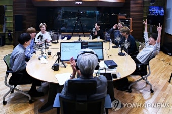 '배철수의 음악캠프', 방탄소년단 비하인드 컷 공개
