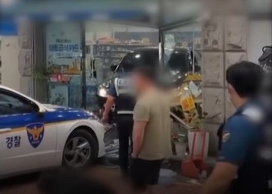 평택 편의점에 차량몰고 돌진해 난동 부린 운전자 구속영장 | 포토뉴스