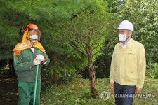 박종호 산림청장, 벌초 대행 서비스 현장 방문