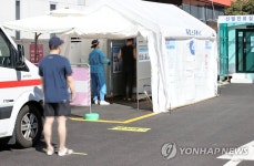 휴일에도 이어지는 코로나19 검사