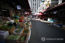 한창 붐벼야 할 때인데