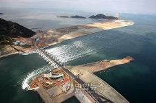 29년 묵은 새만금 수질개선 논란…해수유통으로 가닥 잡히나