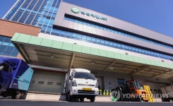 신성약품에 주차된 운반 차량