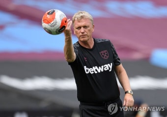 EPL 웨스트햄 모예스 감독·선수 2명 코로나19 확진