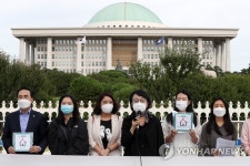 임대차3법 후속 과제 해결 촉구 기자회견에서 발언하는 김진애