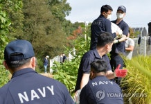 국군복지단 91정비대대 | 집중호우로 손상된 논둑 정비하는 장병들