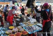 모처럼 만에 활기 띤 모란시장