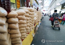 [르포] 음성 표찰이 효과 봤나…대목에 활기 찾은 광주 말바우시장