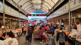 채소·과일 너무 비싸요…추석 대목에도 전통시장 한숨