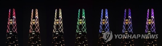 롯데월드타워에 떠오른 일곱 색깔 희망의 무지개