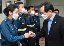 정총리, 공주지역 경찰·소방서 격려방문…불철주야 근무 감사