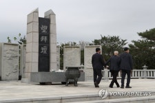 한산한 임진각 망배단