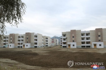 김정은, 김화군 수해복구현장 현지지도