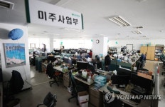 불꺼진 여행사 사무실