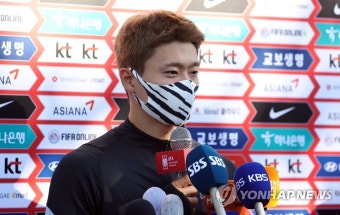인터뷰하는 조규성
