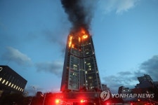 불타는 주상복합 아파트