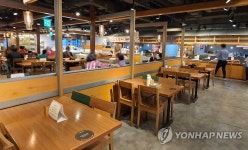 영업 재개, 한산한 뷔페 레스토랑