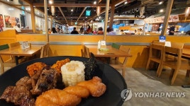 영업 재개, 한산한 뷔페 레스토랑