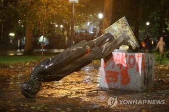 루스벨트·링컨 동상 철거한 시위대…트럼프 