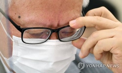 국감 출석한 이윤성 국시원장