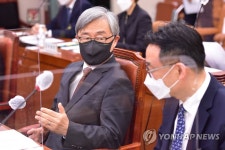 대화하는 최재형 감사원장