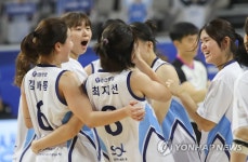 신한은행, 73 대 61로 우리은행 격파