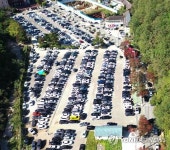 행락 차량으로 가득한 주차장