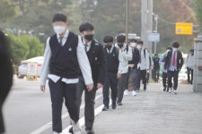 이제 좀 학교답네요…4개월 만에 전교등교 활기