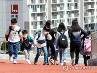 오전 오후반 운영하는 부암초등학교 등하굣길