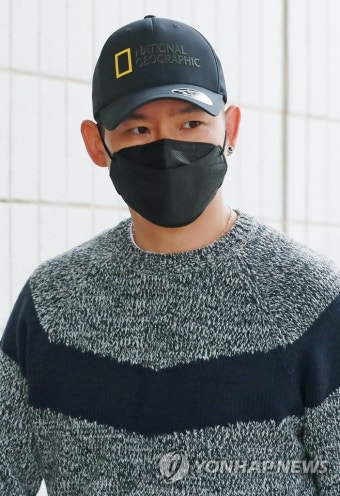 개그맨 김형인, 불법도박장 개설 혐의 첫 재판 출석