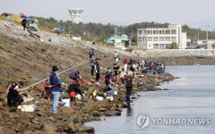 충남 천수만 낚시꾼 인산인해