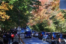체증 빚는 설악산 진입로